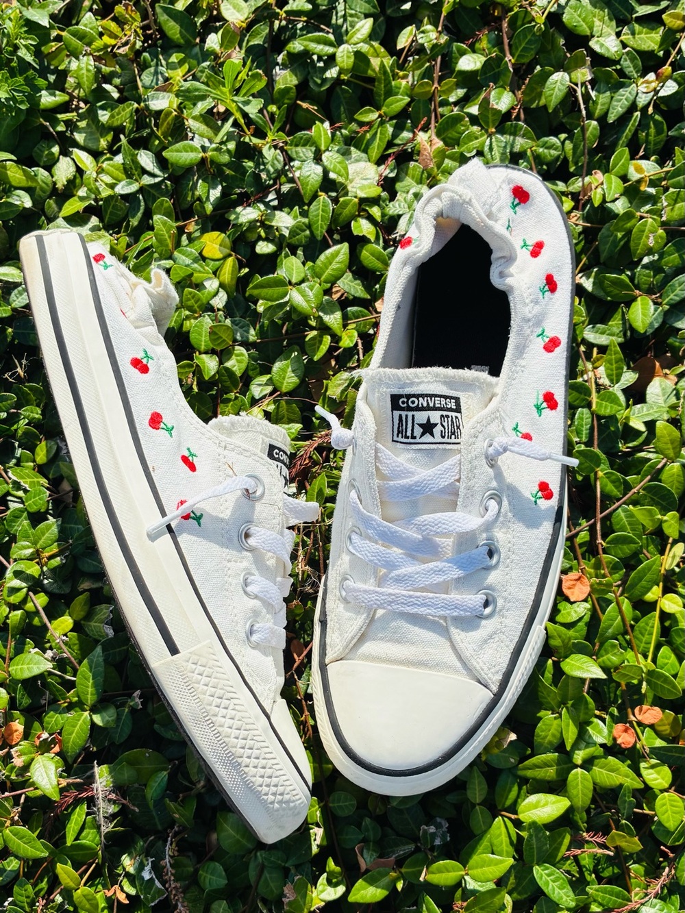 CHUCK TAYLOR ALL STAR SHORELINE SLIP-ON SNEAKERS 'CHERRIES' SIZE 9